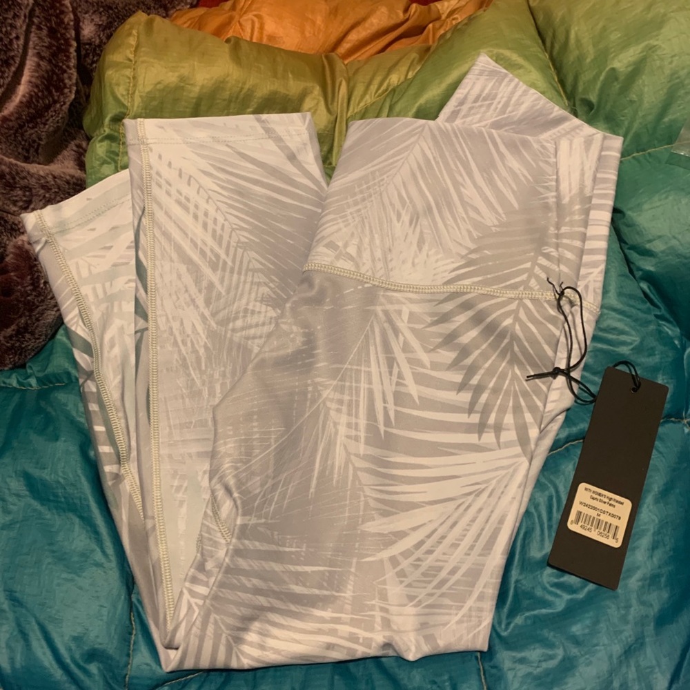 NWT WHITE Peloton Palm Capri